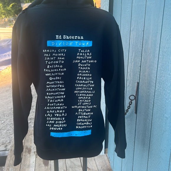 Ed Sheeran Divided tour hooded sweatshirt NWOT unisex but men’s size Small - Picture 4 of 9